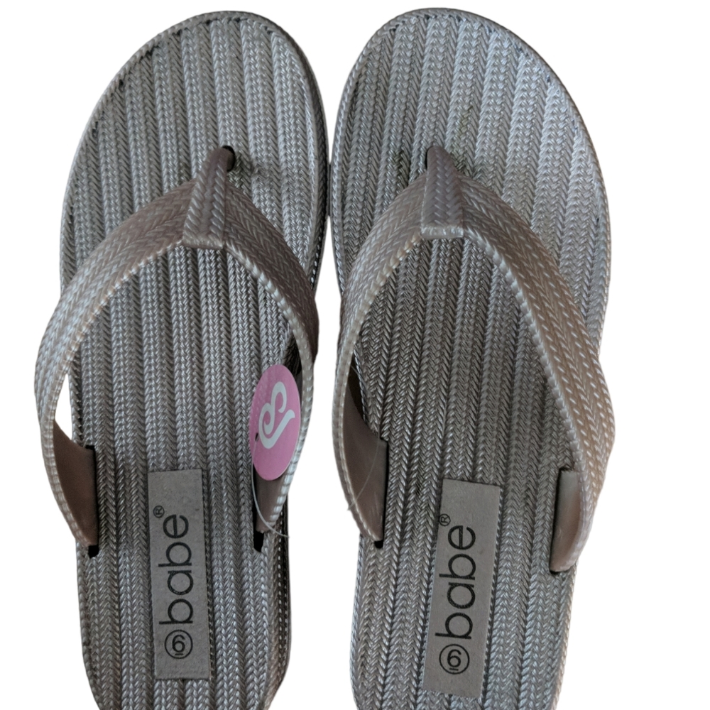 NWT Babe Woman's Thong Sandals Rose / Pink